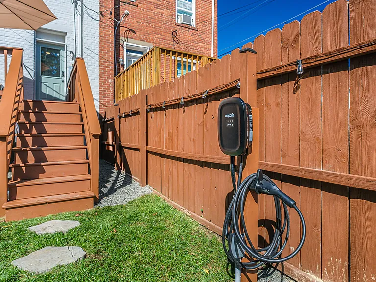 3107 Montrose Ave — Photo 25