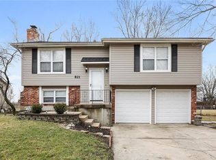 821 E Valerie Ln, Gardner, KS 66030