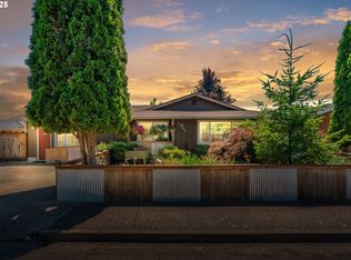 2123 Carver St, Cottage Grove, OR 97424