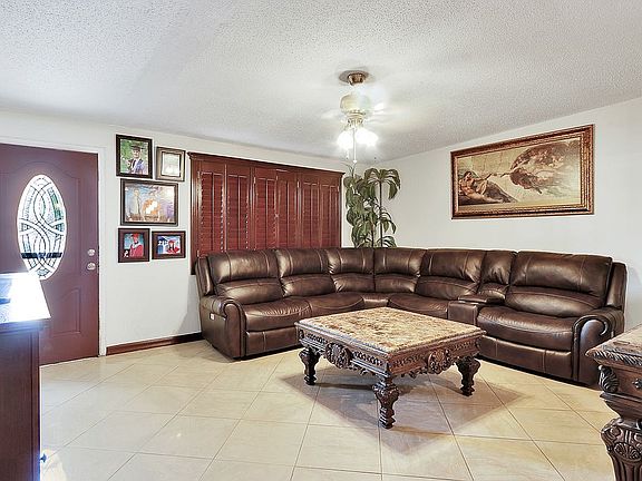 4th image of 10569 Murphy St