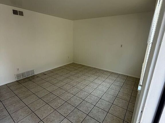 2nd image of 5723 N Northwood Rd