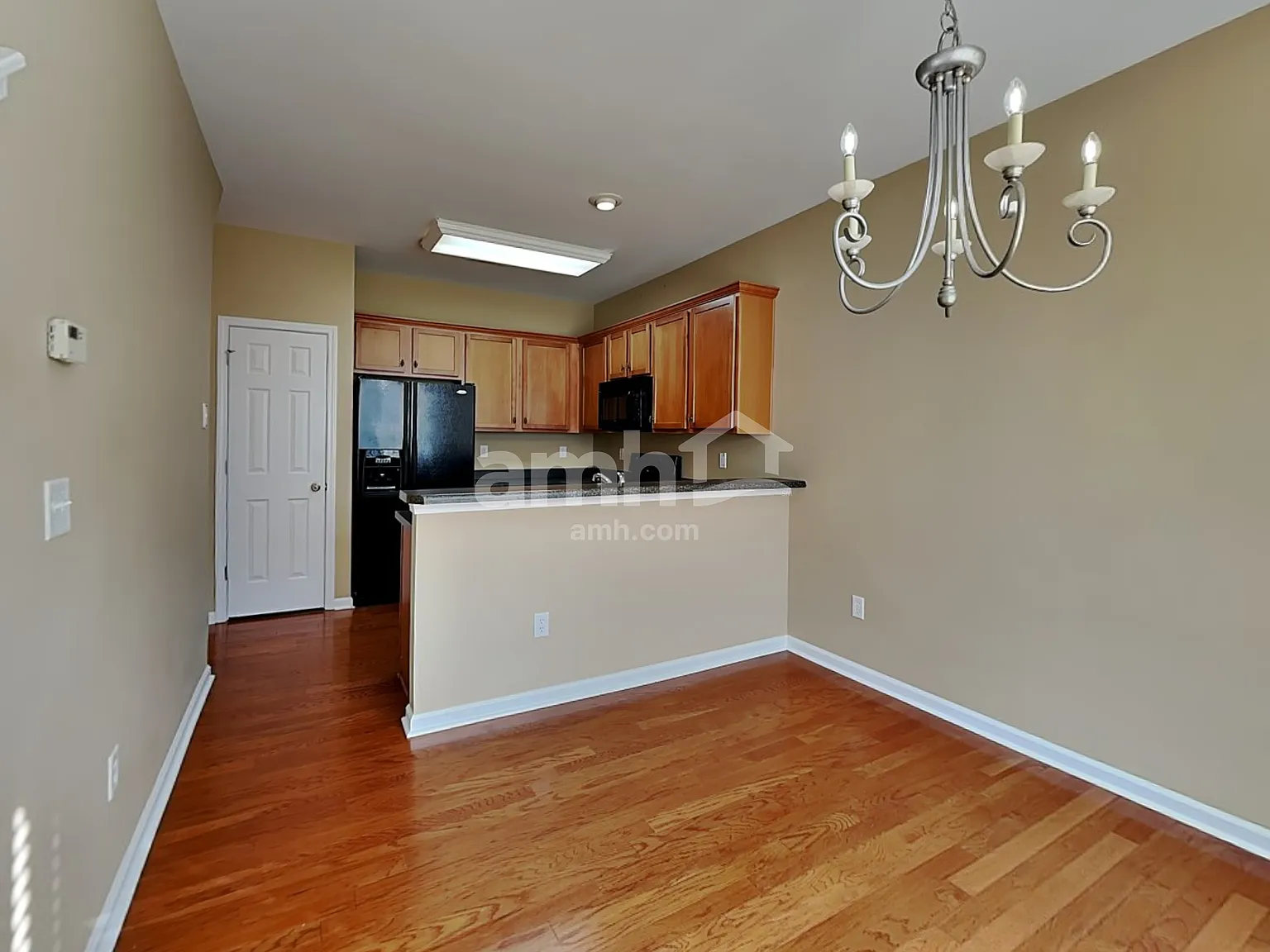 3 bed, 2.5 bath, 1584 sqft, $2,045 — Photo 4