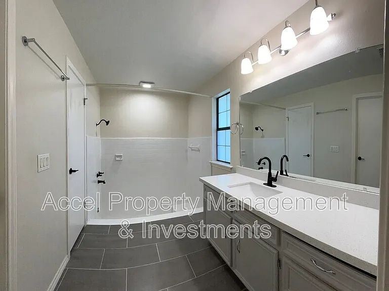 4701 N 6th St — Photo 12