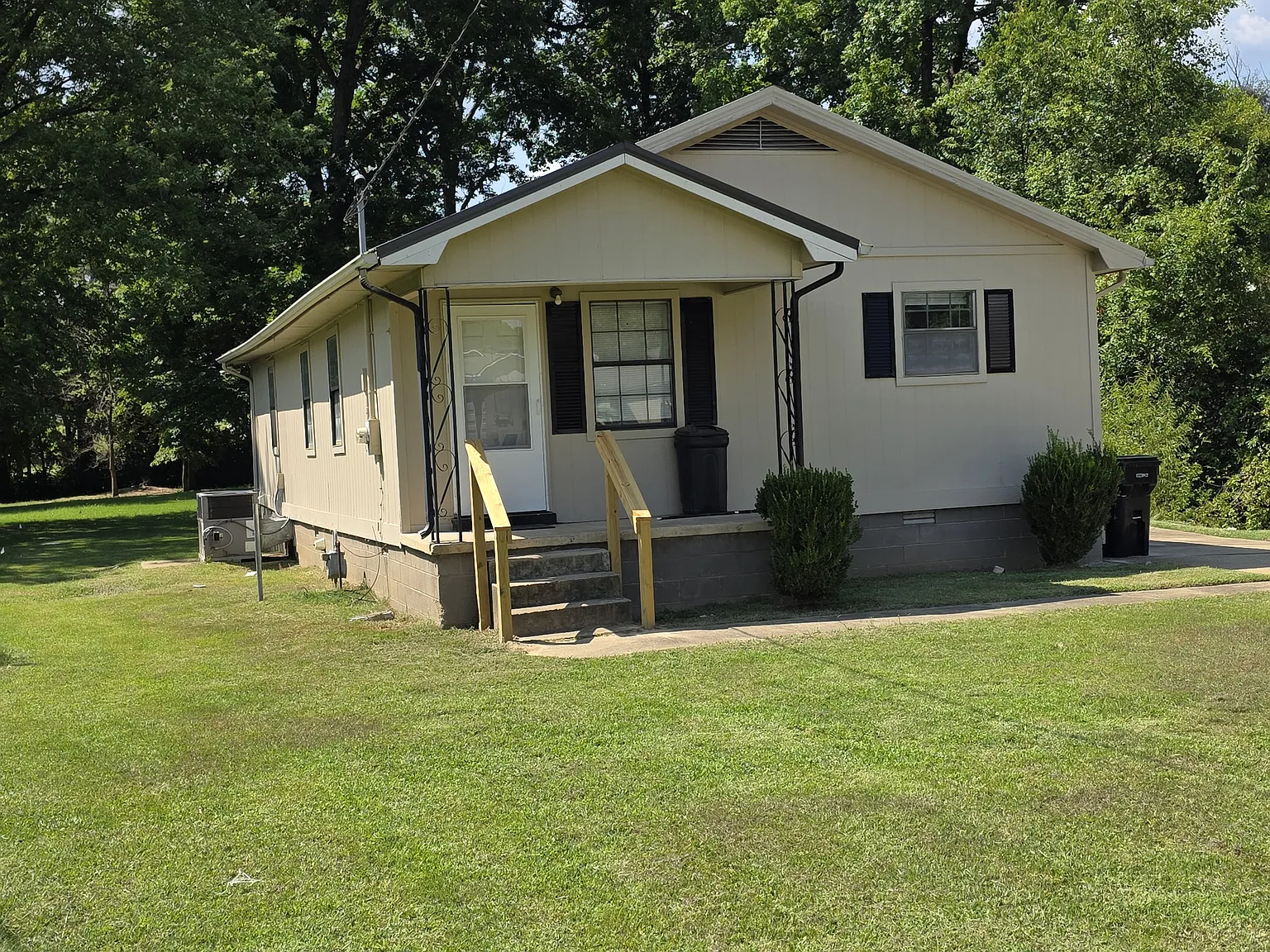 865 Crawford Avenue — Photo 1