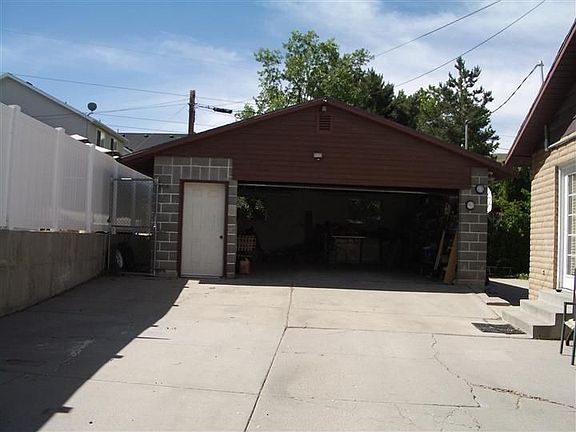 3rd image of 716 Kingston Dr