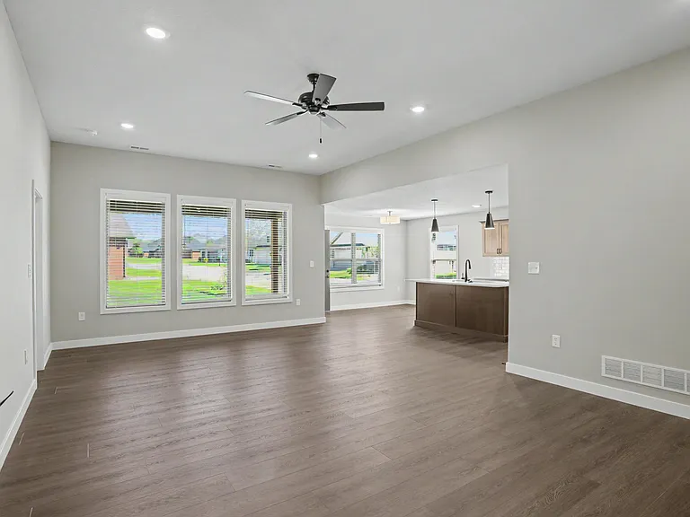 1816 Wes Milligan Ln — Photo 5