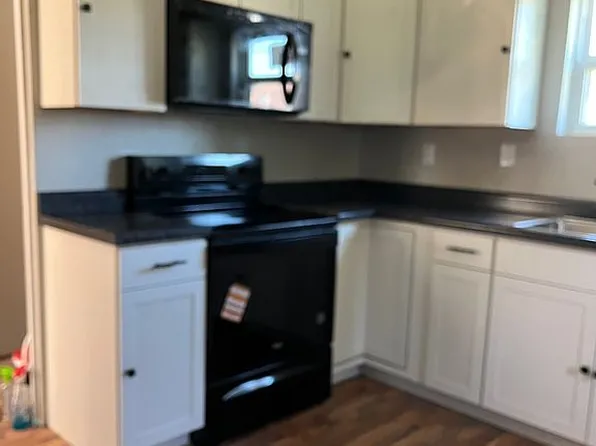 68 Station St, Shinnston, WV 26431