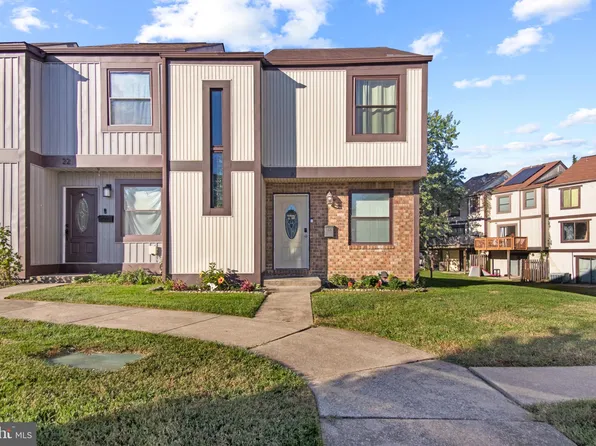 24 Helmsman Ct, Essex, MD 21221