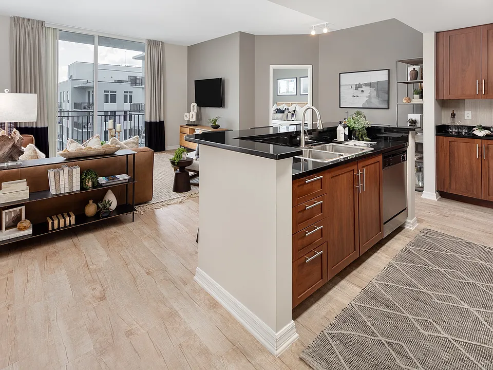 Midtown 24