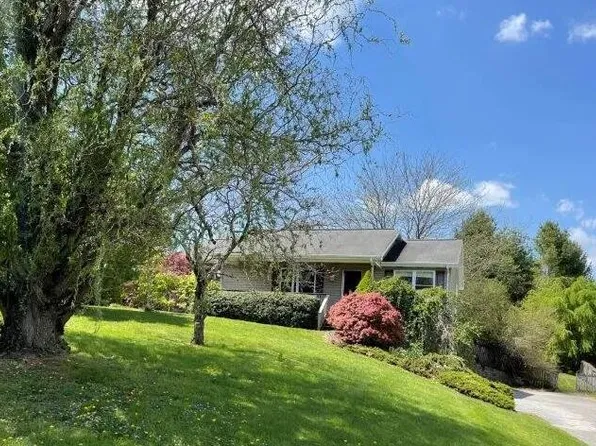 214 Tise St NE, Floyd, VA 24091