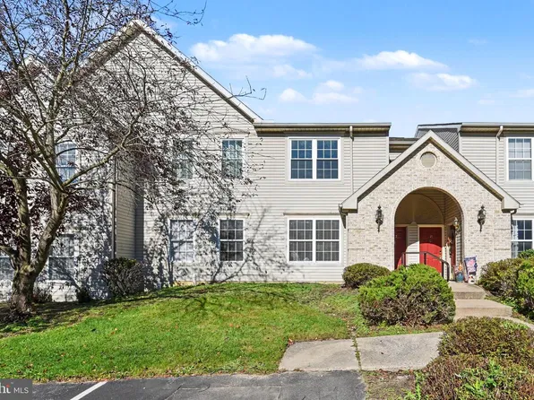 215 Forest Oak Ln, Harrisburg, PA 17110
