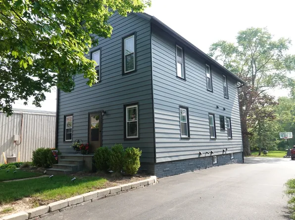 51 S Seymour Ave #2, Grayslake, IL 60030