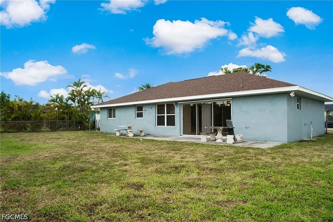 3 bed, 2.0 bath, 1495 sqft, $1,750 — Photo 3