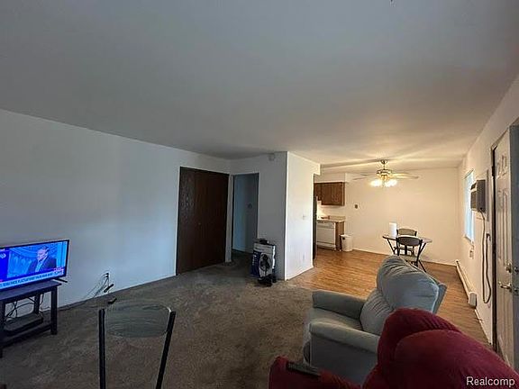 2nd image of 30446 Utica Rd #4