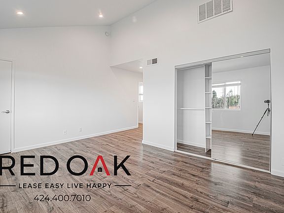 2nd image of 11218 Oxnard St #5