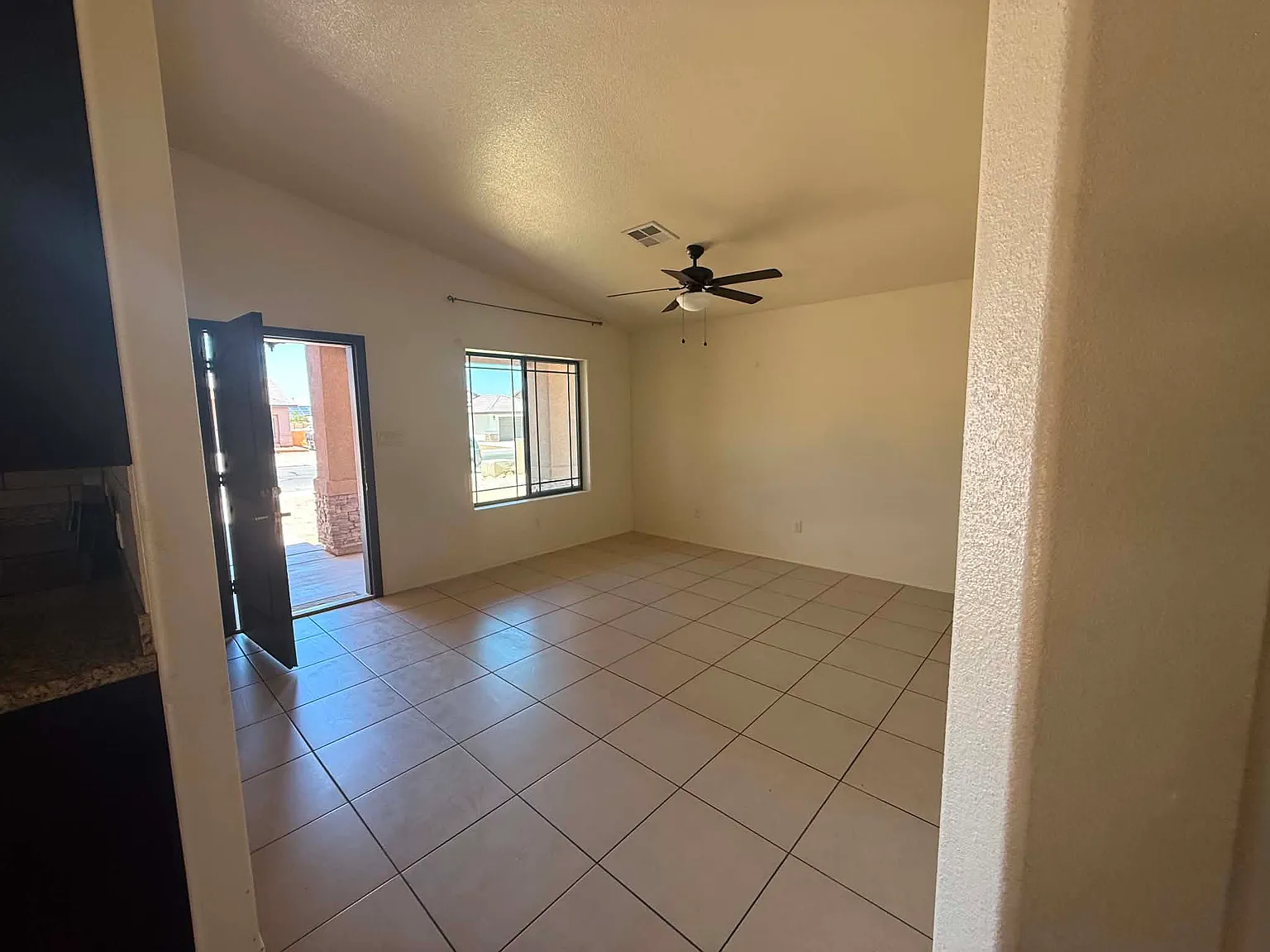 3 bed, 1175 sqft, $1,500 — Photo 4