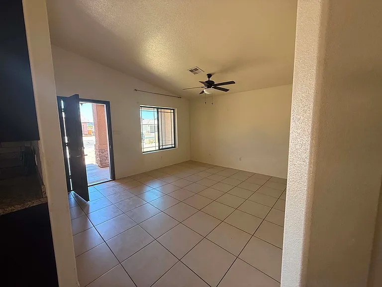 1461 N De La Vara Ave — Photo 4