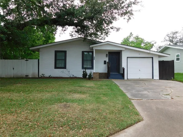 306 Azalea St, Lake Jackson, TX 77566