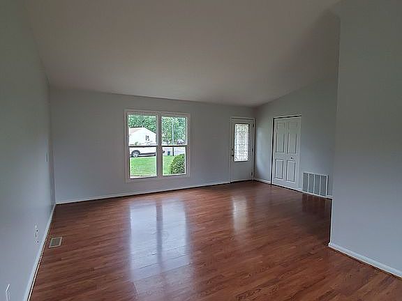 3rd image of 45 Trillium Ln