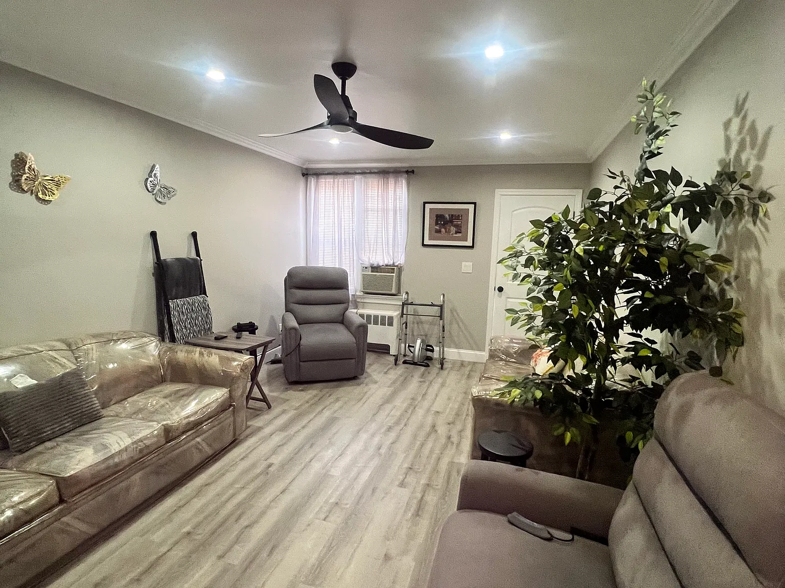 2 bed, 1000 sqft, $3,100 — Photo 2