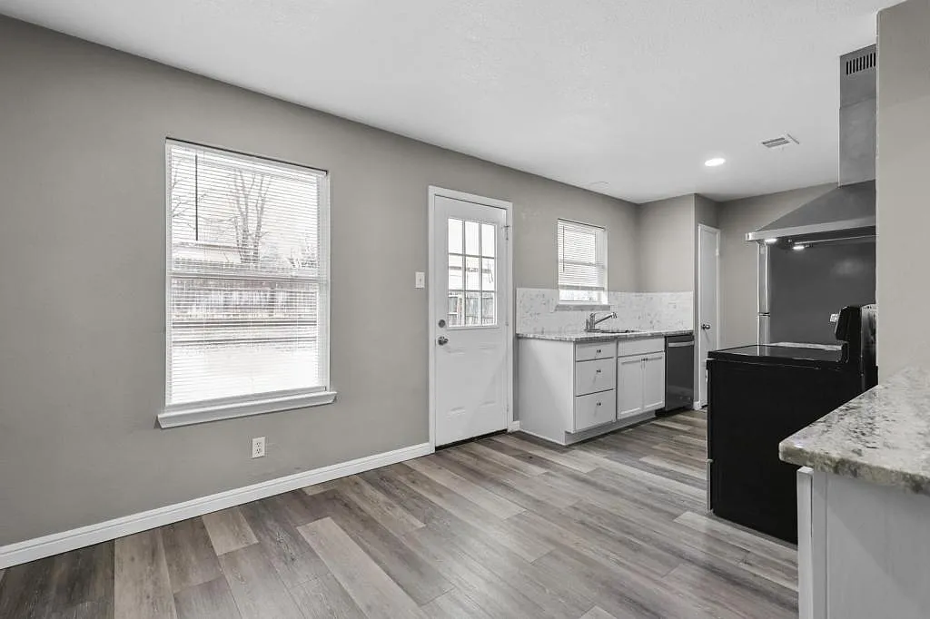 2608 Cross Timber Dr — Photo 4