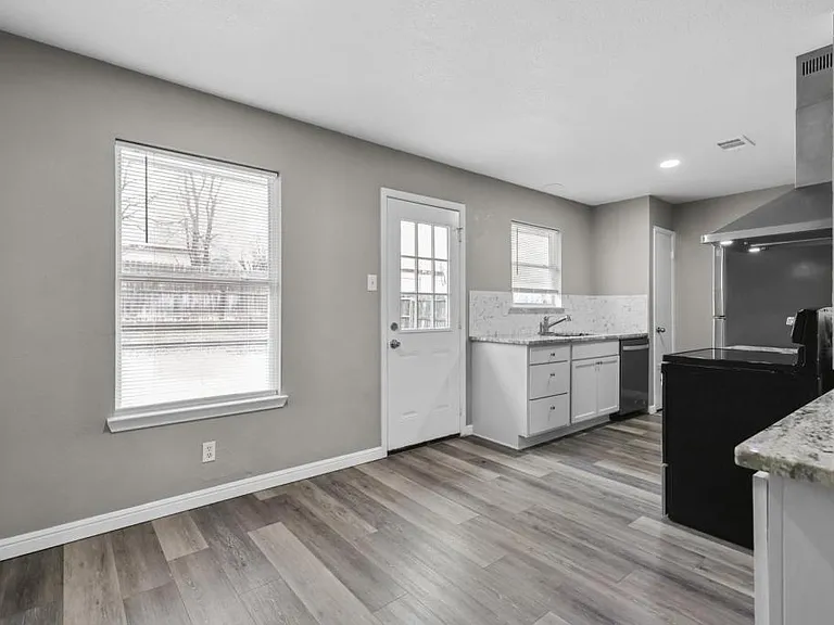 2608 Cross Timber Dr — Photo 4
