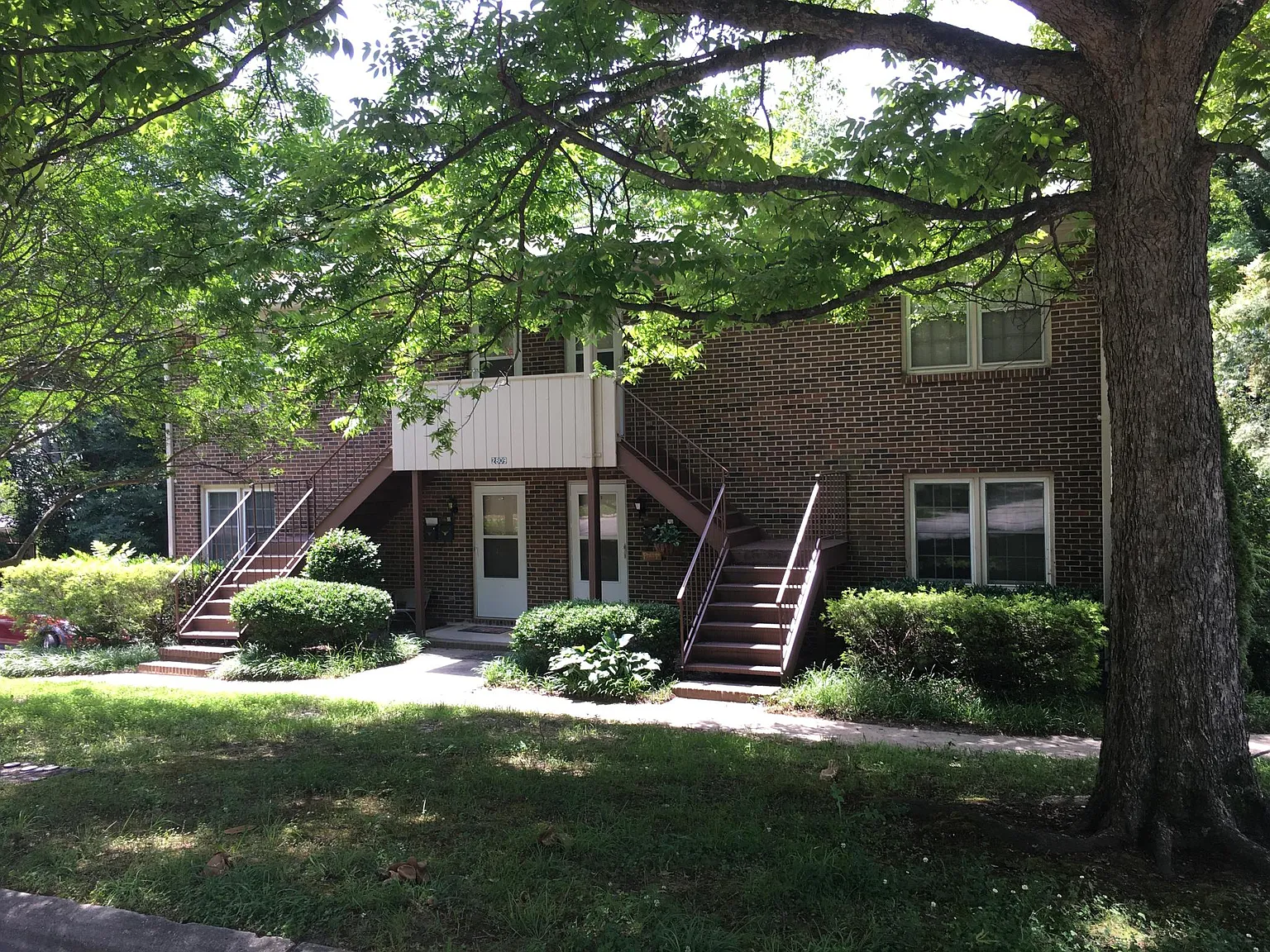 2 bed, 1.5 bath, 900 sqft, $1,500 — Photo 1