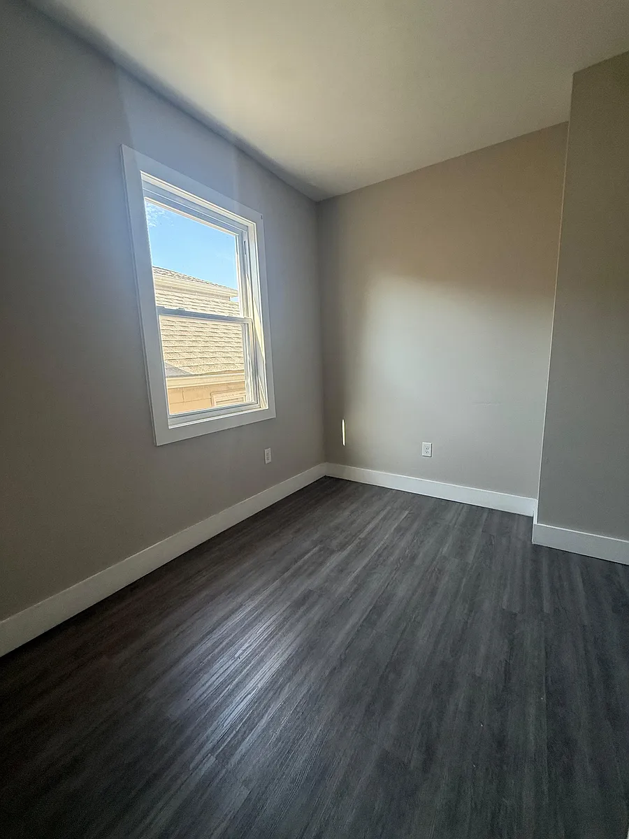 Building Photo - 494 S 18th St #3F