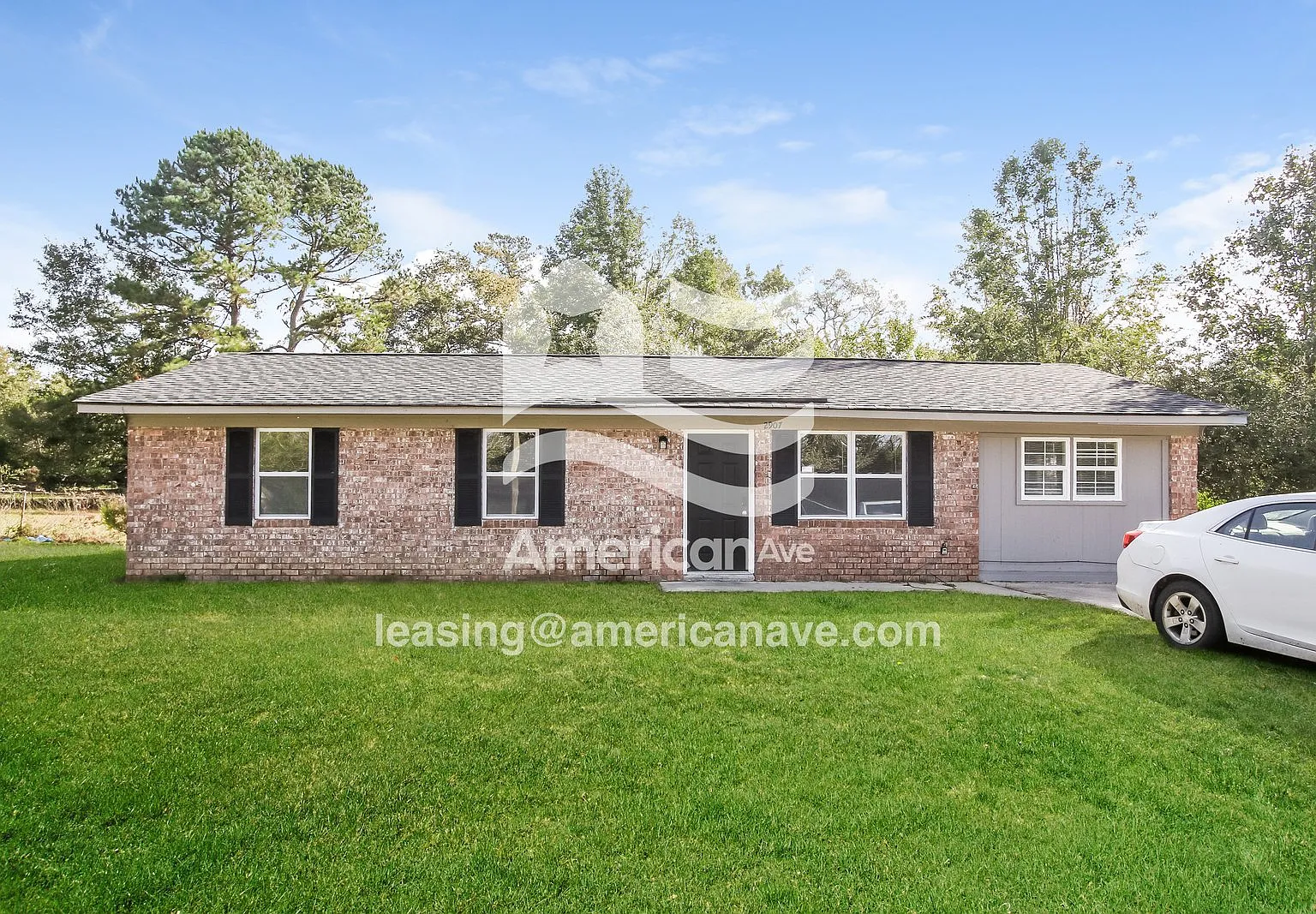 3 bed, 1.5 bath, 1300 sqft, $1,231 — Photo 2