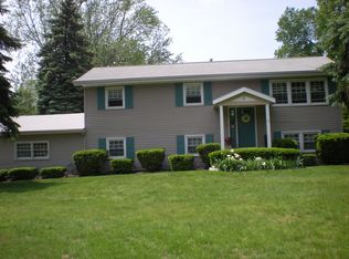 3 Hollow Rd, Newtonville, NY 12110