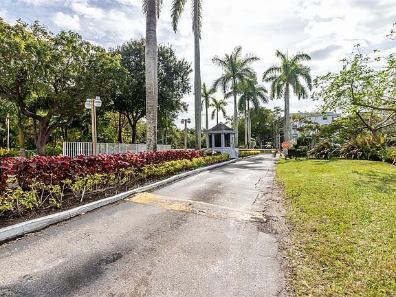 3rd image of 110 Royal Park Drive #1G