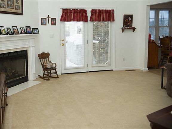 5th image of 105 Medinah Ct