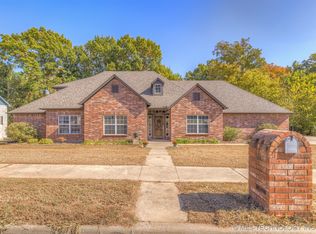 8003 S Juniper Pl, Broken Arrow, OK 74011