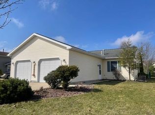 1362 Maple Ln, Nappanee, IN 46550