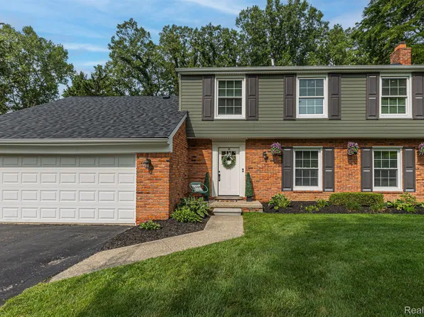 5398 Van Ness Dr, Bloomfield Hills, MI 48302