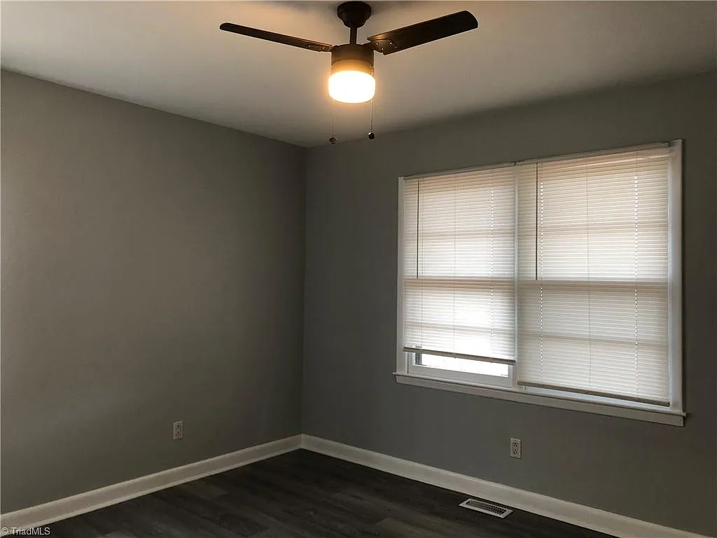 1372 Unity Street - B — Photo 3