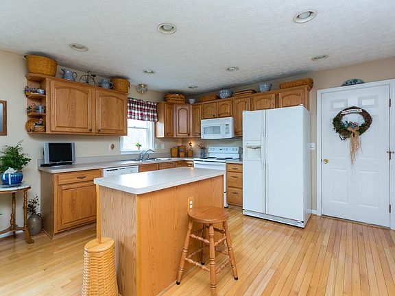 2nd image of 3272 Northview Ln