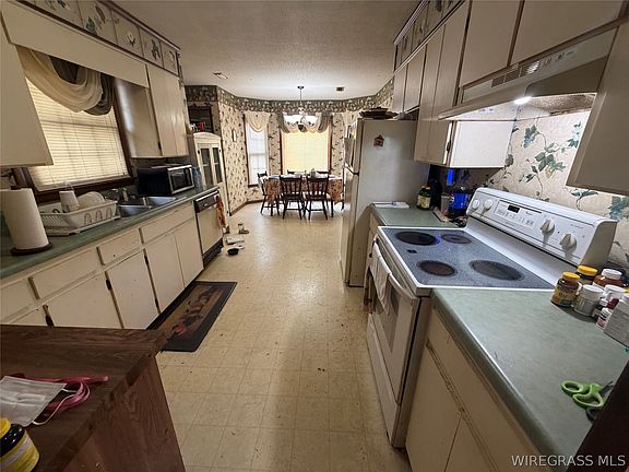 3rd image of 106 Loyola Cir