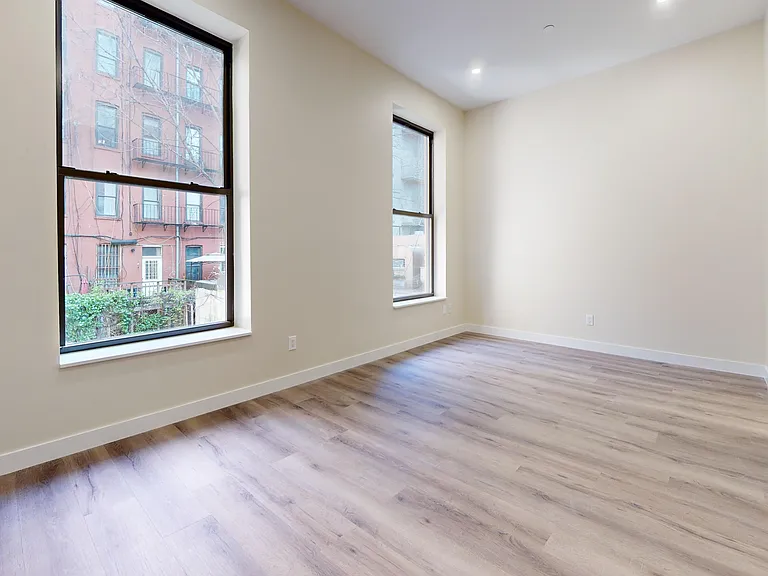 317 W 48th St #2R — Photo 1