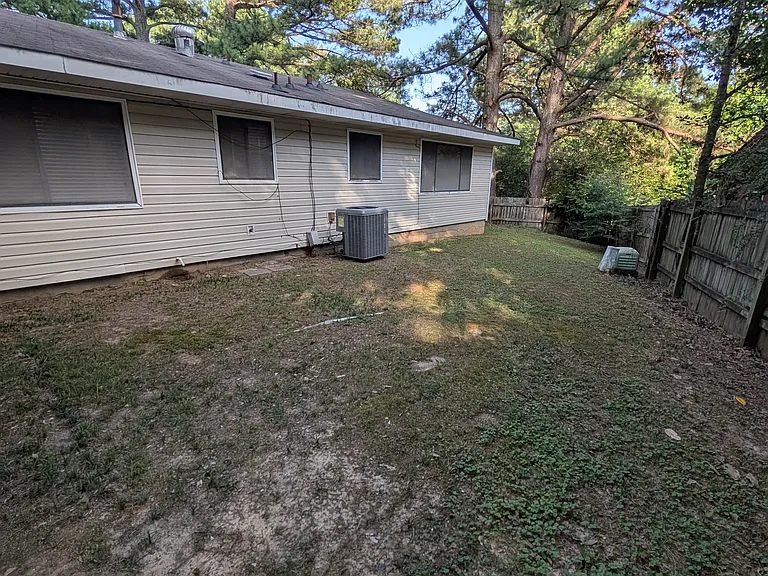 1605 Teresa Cir — Photo 45