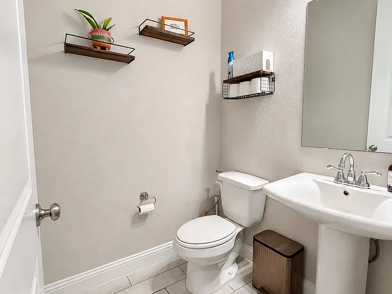 573 Hutchinson Ln — Photo 9