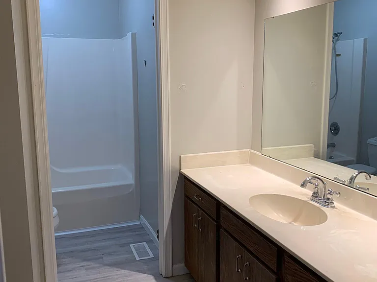 604 Compton Ave — Photo 4