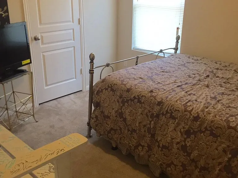 172 Hollis Ln — Photo 6