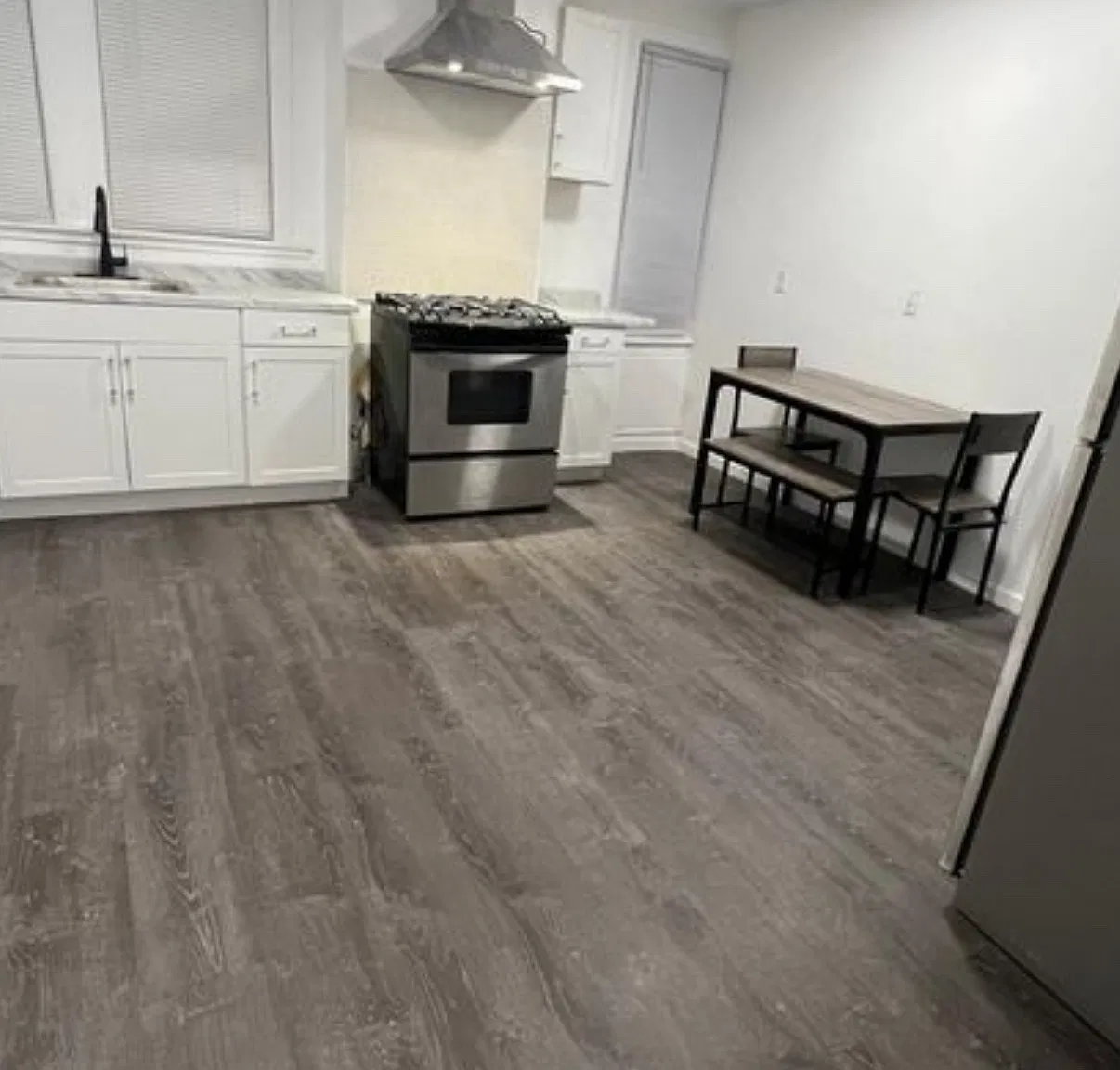 3 bed, 1024 sqft, $1,900 — Photo 1
