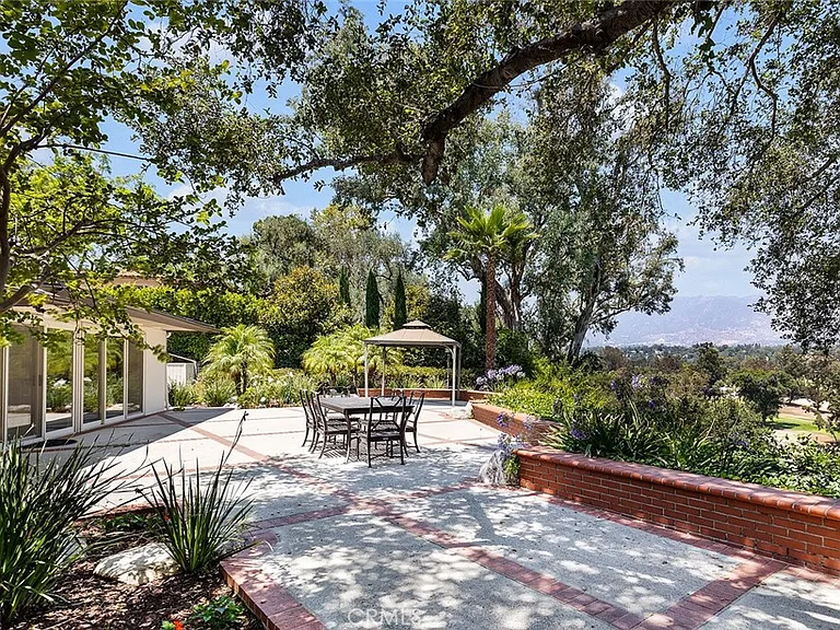 850 Chula Vista Ave — Photo 28