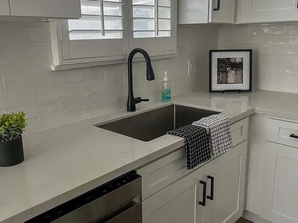 142 30th St., 2923 Manhattan Ave., 142 30th St, Hermosa Beach, CA 90254