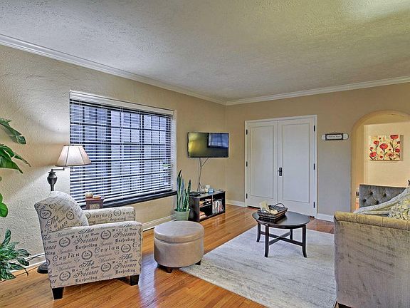 5th image of 5347 N College Ave #433