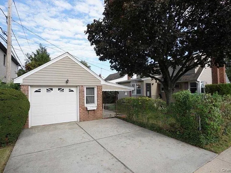 252 Arlington St — Photo 3