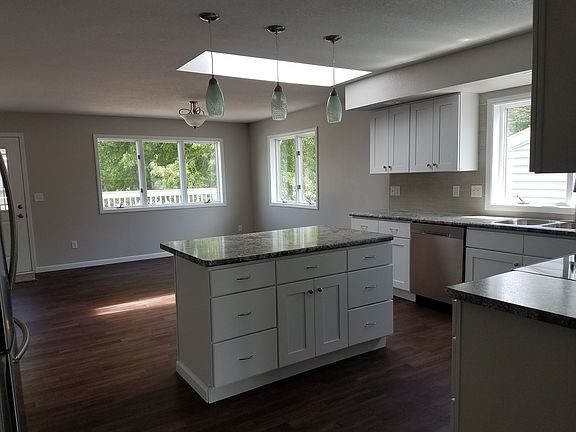 2nd image of 3131 Robin Hood Dr