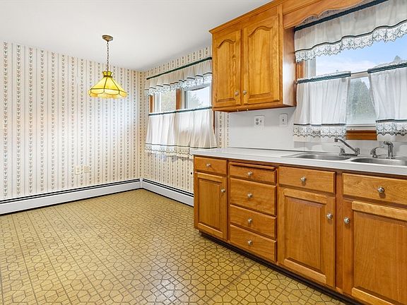 3rd image of 3 Margaret Rd